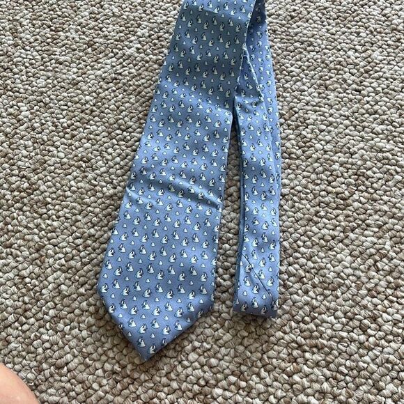 Vineyard Vines Custom Collection Necktie Blue Neck Tie Silk Penguin on an iceber - Picture 1 of 10
